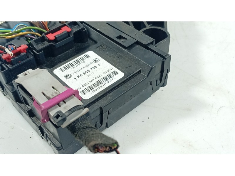 Recambio de motor elevalunas delantero izquierdo para volkswagen golf v (1k1) 1.6 referencia OEM IAM   