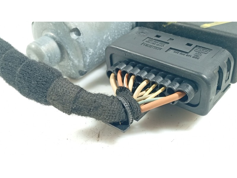 Recambio de motor elevalunas trasero izquierdo para volkswagen golf v (1k1) 1.6 referencia OEM IAM   