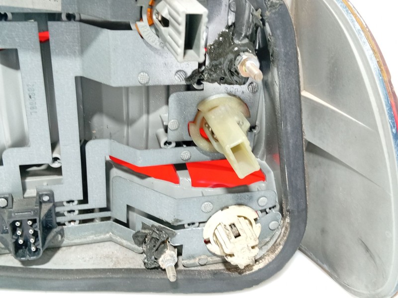 Recambio de piloto trasero izquierdo para bmw 7 (e38) 730 d referencia OEM IAM 63218360079  