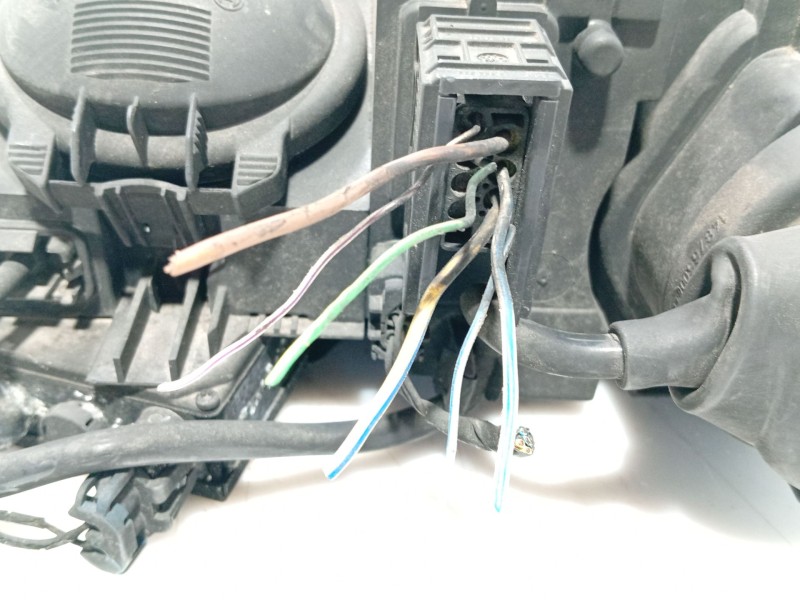 Recambio de faro derecho para bmw 7 (e38) 730 d referencia OEM IAM 63128381336  