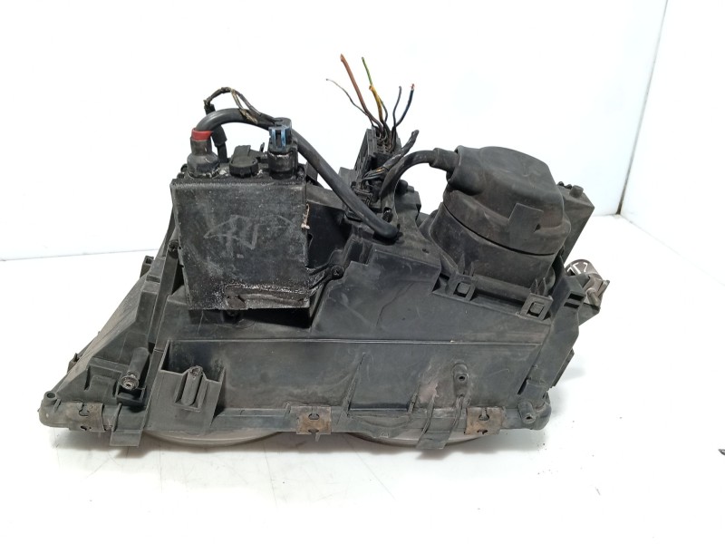 Recambio de faro derecho para bmw 7 (e38) 730 d referencia OEM IAM 63128381336  