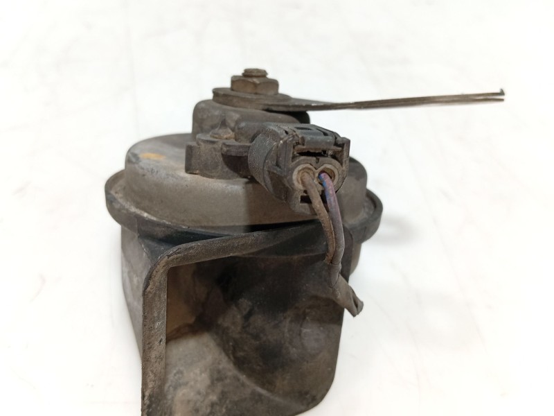 Recambio de claxon para bmw 7 (e38) 730 d referencia OEM IAM 61336968441  