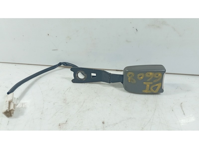 Recambio de anclaje cinturon delantero izquierdo para hyundai accent ii sedán (lc) 1.3 referencia OEM IAM   