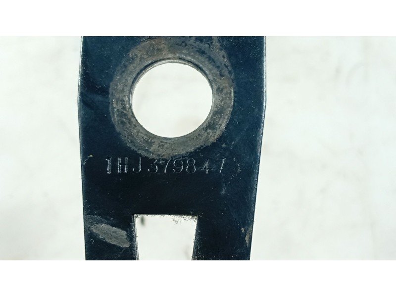 Recambio de anclaje cinturon delantero izquierdo para hyundai accent ii sedán (lc) 1.3 referencia OEM IAM   