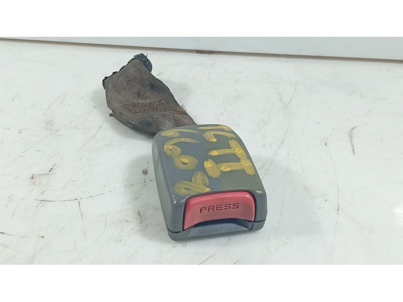 Recambio de anclaje cinturon trasero izquierdo para hyundai accent ii sedán (lc) 1.3 referencia OEM IAM   