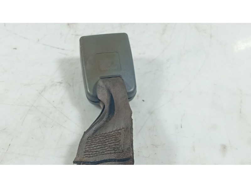 Recambio de anclaje cinturon trasero izquierdo para hyundai accent ii sedán (lc) 1.3 referencia OEM IAM   
