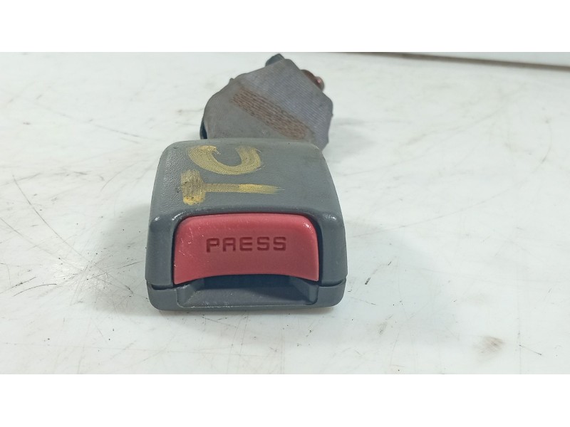 Recambio de anclaje cinturon trasero central para hyundai accent ii sedán (lc) 1.3 referencia OEM IAM   