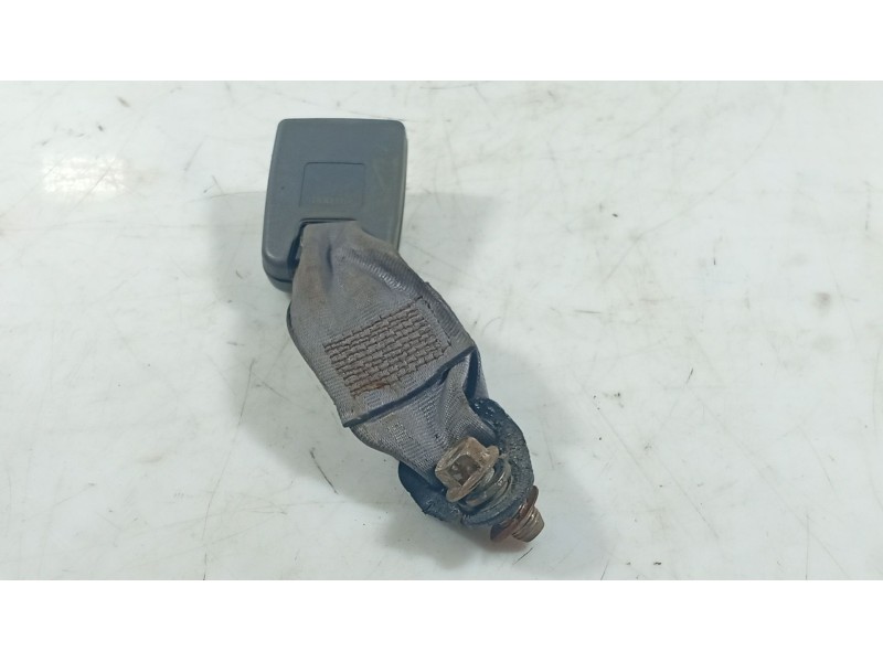 Recambio de anclaje cinturon trasero central para hyundai accent ii sedán (lc) 1.3 referencia OEM IAM   