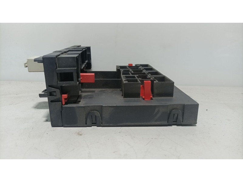 Recambio de caja reles / fusibles para volkswagen golf v berlina (1k1) referencia OEM IAM 1K0937049M  