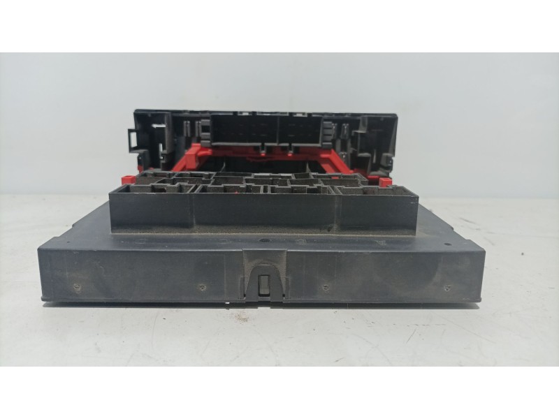 Recambio de caja reles / fusibles para volkswagen golf v berlina (1k1) referencia OEM IAM 1K0937049M  