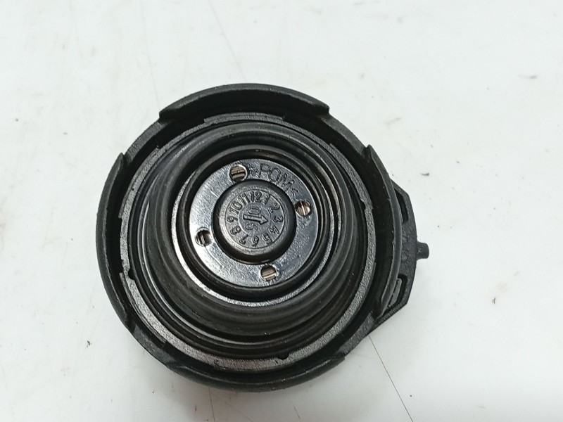 Recambio de tapon combustible para volkswagen polo iv (9n_, 9a_) 1.4 tdi referencia OEM IAM   