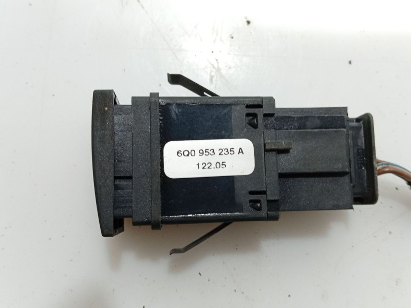 Recambio de warning para volkswagen polo iv (9n_, 9a_) 1.4 tdi referencia OEM IAM   