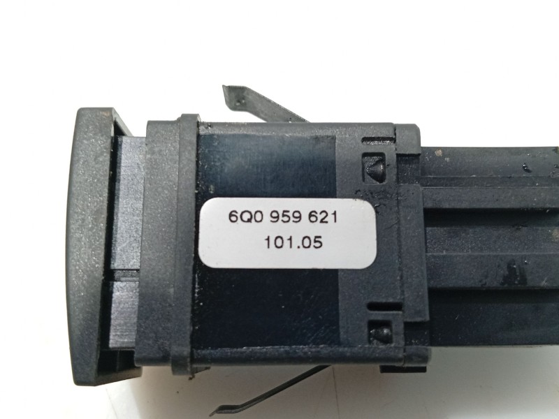 Recambio de interruptor para volkswagen polo iv (9n_, 9a_) 1.4 tdi referencia OEM IAM   