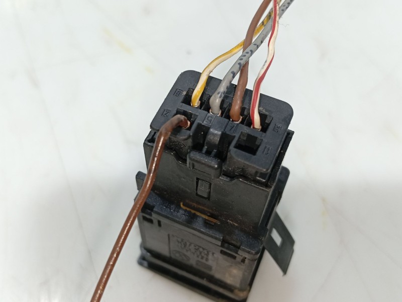 Recambio de interruptor para volkswagen polo iv (9n_, 9a_) 1.4 tdi referencia OEM IAM   