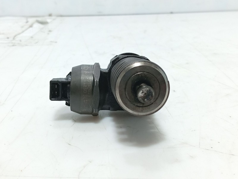 Recambio de inyector para volkswagen polo iv (9n_, 9a_) 1.4 tdi referencia OEM IAM   