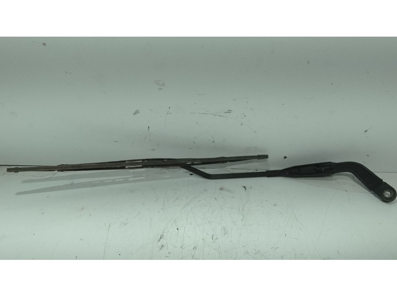 Recambio de brazo limpia trasero para kia carnival ii (gq) 2.9 crdi referencia OEM IAM   