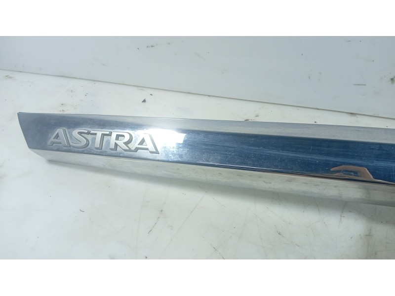 Recambio de moldura para opel astra h (a04) 1.4 (l48) referencia OEM IAM   