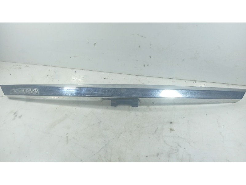 Recambio de moldura para opel astra h (a04) 1.4 (l48) referencia OEM IAM   
