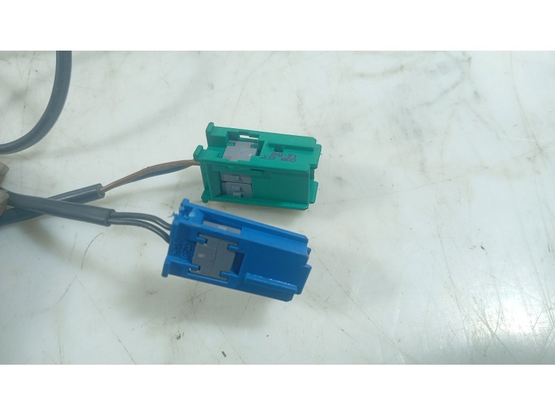 Recambio de anclaje cinturon delantero izquierdo para opel astra h (a04) 1.4 (l48) referencia OEM IAM   