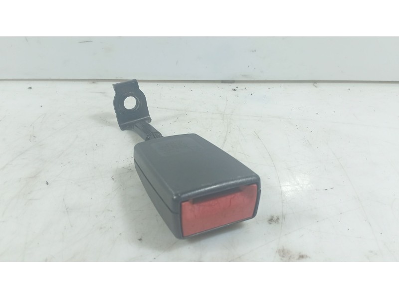 Recambio de anclaje cinturon trasero central para opel astra h (a04) 1.4 (l48) referencia OEM IAM   
