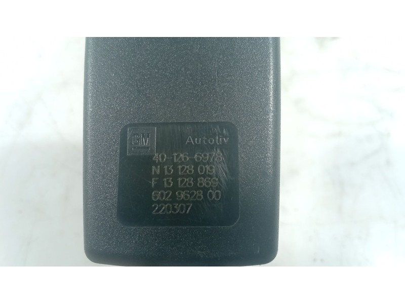 Recambio de anclaje cinturon trasero central para opel astra h (a04) 1.4 (l48) referencia OEM IAM   