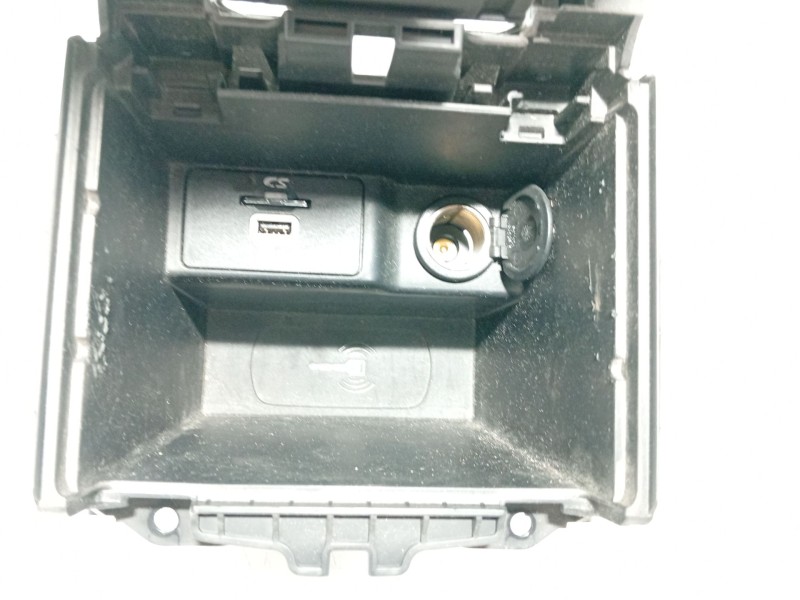 Recambio de apoyabrazos central para ford focus iii 1.5 tdci referencia OEM IAM   