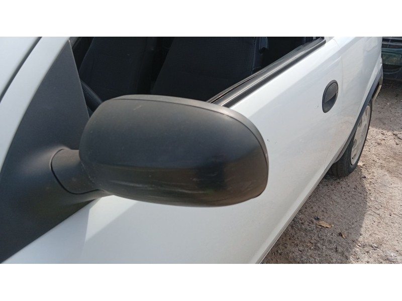 opel corsa c (x01) del año 2002