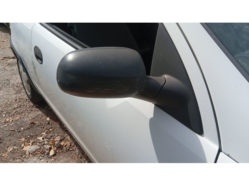 opel corsa c (x01) del año 2002