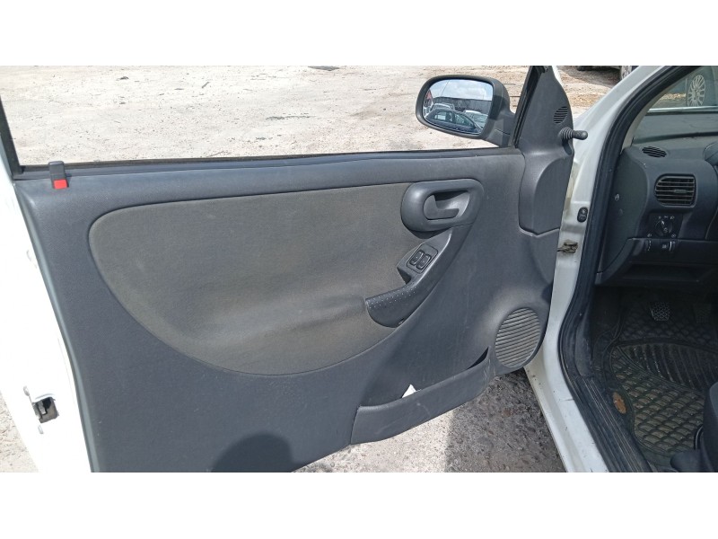 opel corsa c (x01) del año 2002