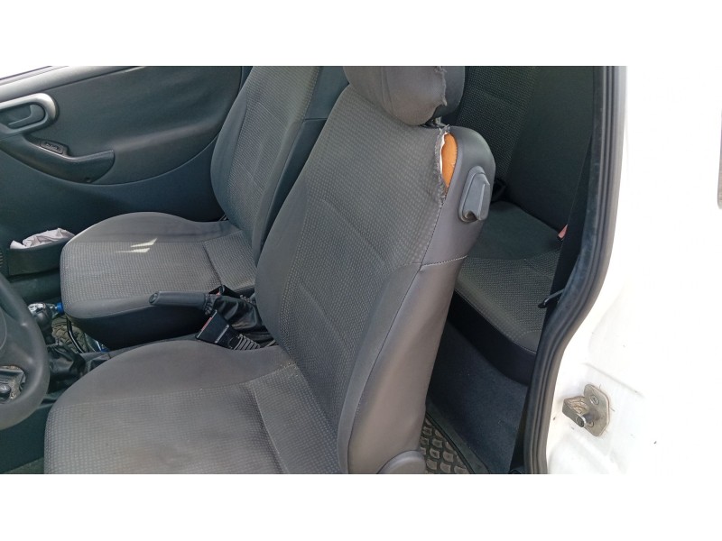 opel corsa c (x01) del año 2002