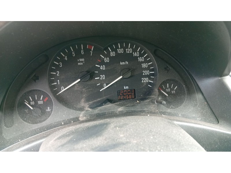 opel corsa c (x01) del año 2002