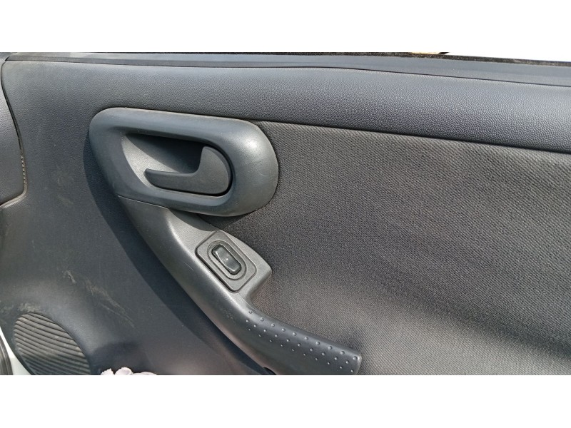 opel corsa c (x01) del año 2002