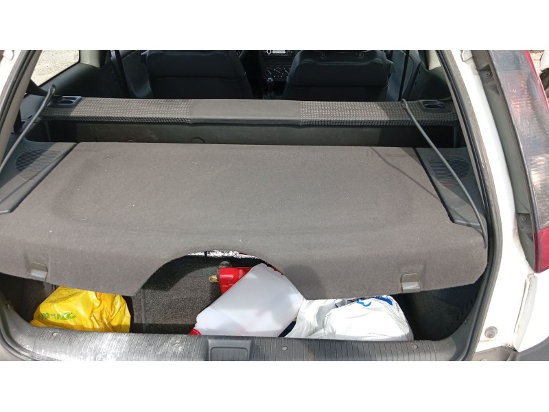opel corsa c (x01) del año 2002