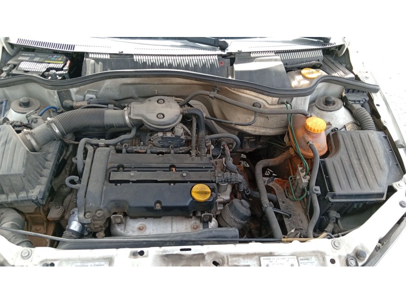 opel corsa c (x01) del año 2002