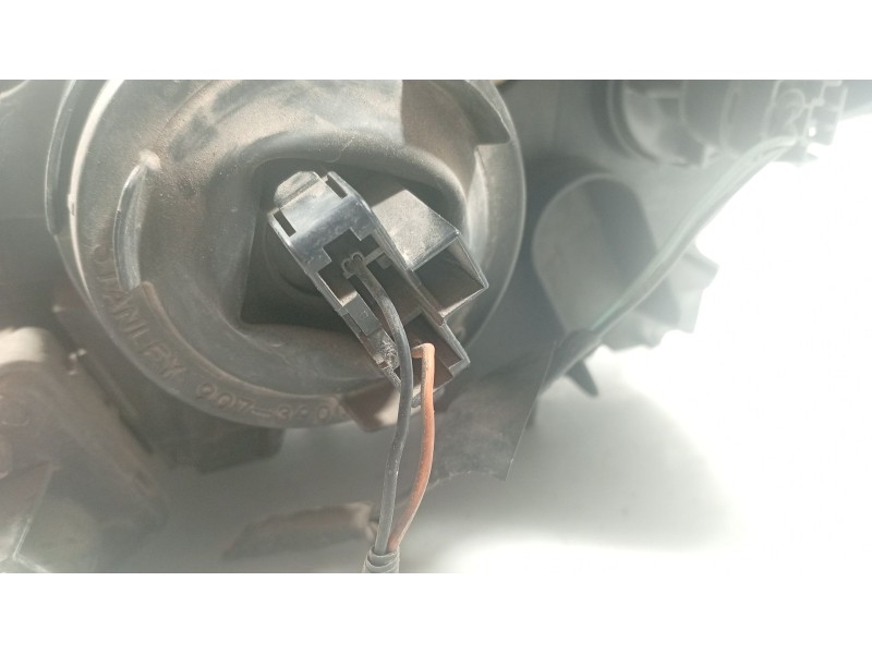 Recambio de faro derecho para mazda 3 (bk) 1.6 di turbo referencia OEM IAM   