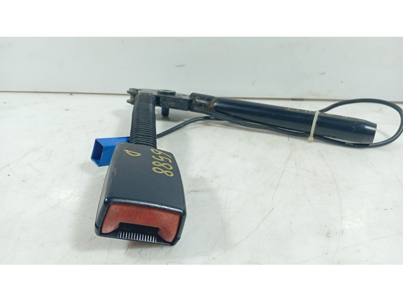 Recambio de anclaje cinturon delantero derecho para mazda 3 (bk) 1.6 di turbo referencia OEM IAM   