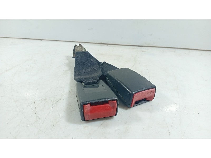 Recambio de anclaje cinturon trasero izquierdo para mazda 3 (bk) 1.6 di turbo referencia OEM IAM   