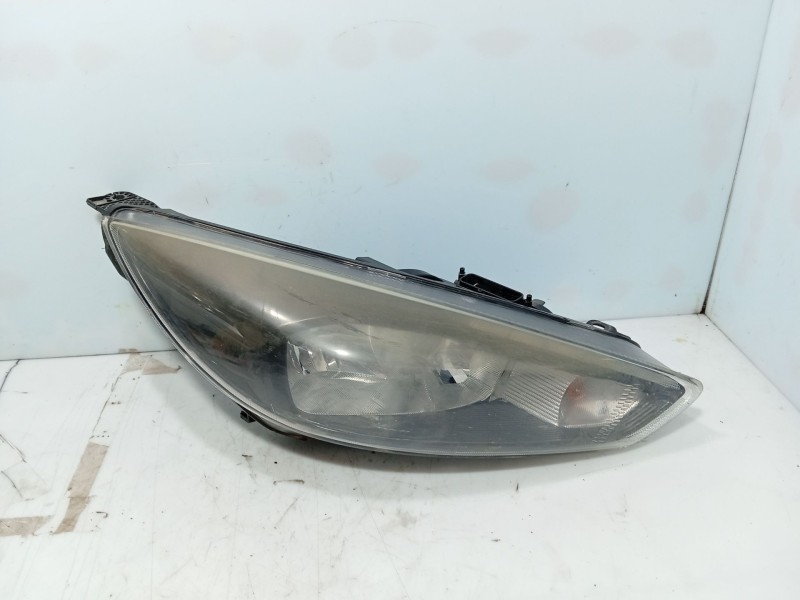Recambio de faro derecho para ford focus iii 1.0 ecoboost referencia OEM IAM 2060592  