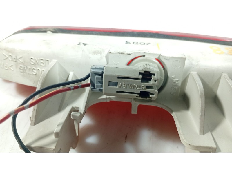 Recambio de piloto trasero central para mazda 3 (bk) 1.6 di turbo referencia OEM IAM   