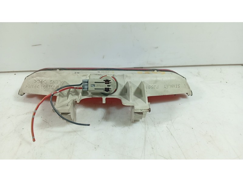 Recambio de piloto trasero central para mazda 3 (bk) 1.6 di turbo referencia OEM IAM   
