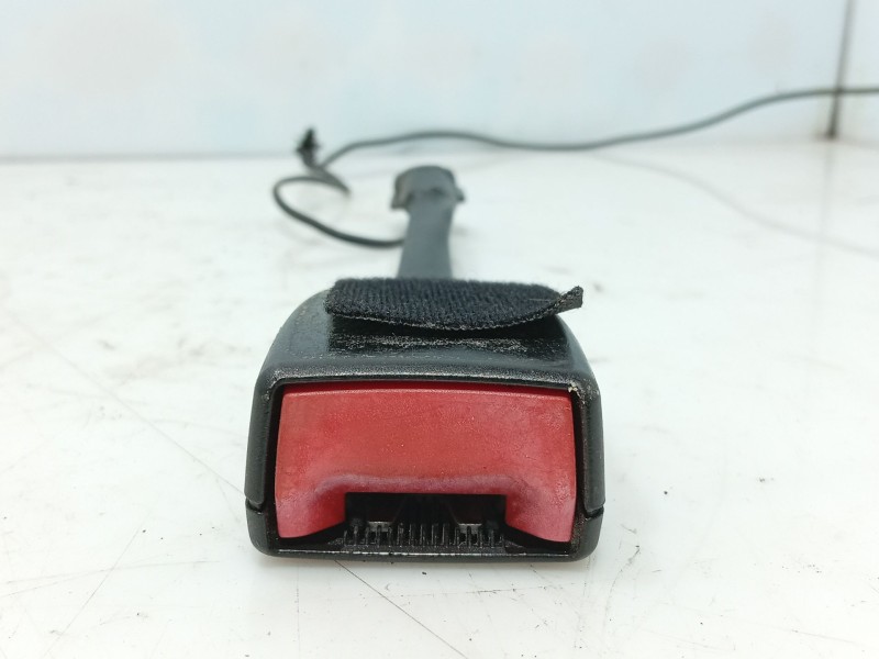 Recambio de anclaje cinturon delantero derecho para ford focus iii 1.0 ecoboost referencia OEM IAM   