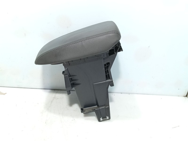 Recambio de apoyabrazos central para ford focus iii 1.0 ecoboost referencia OEM IAM   