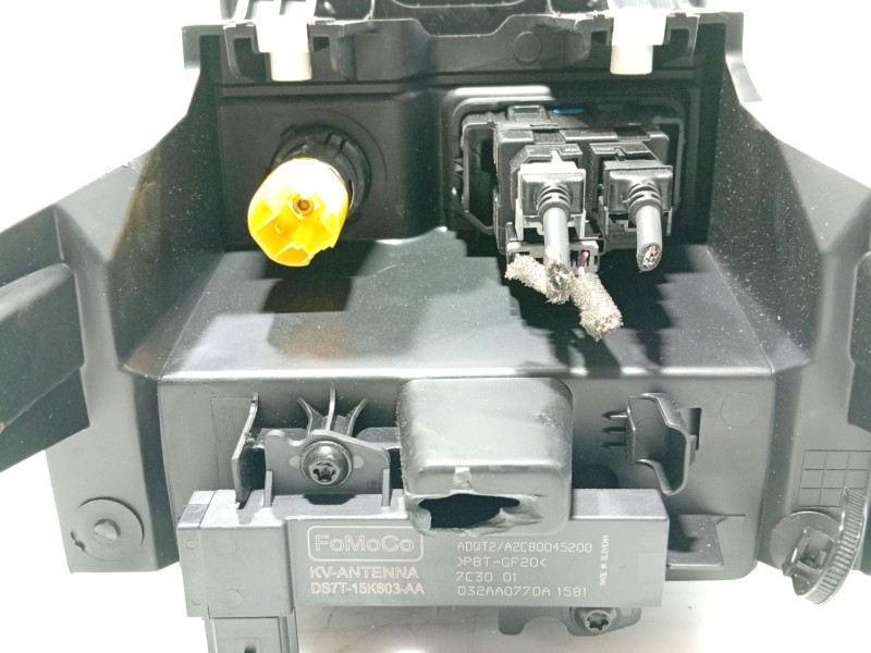 Recambio de apoyabrazos central para ford focus iii 1.0 ecoboost referencia OEM IAM   