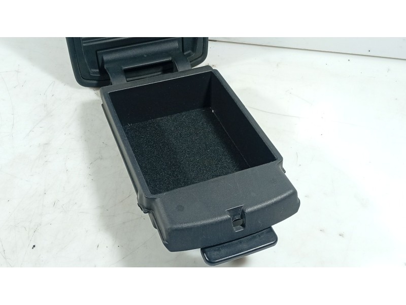 Recambio de apoyabrazos central para mazda 3 (bk) 1.6 di turbo referencia OEM IAM   