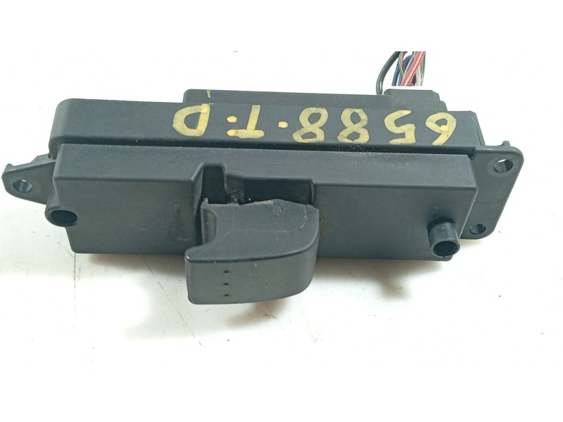 Recambio de mando elevalunas trasero derecho para mazda 3 (bk) 1.6 di turbo referencia OEM IAM   