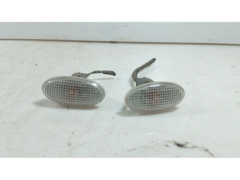 Recambio de piloto lateral izquierdo para mazda 3 (bk) 1.6 di turbo referencia OEM IAM   