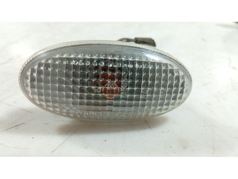 Recambio de piloto lateral izquierdo para mazda 3 (bk) 1.6 di turbo referencia OEM IAM   