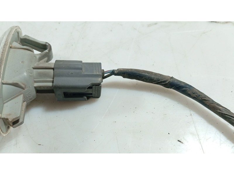 Recambio de piloto lateral izquierdo para mazda 3 (bk) 1.6 di turbo referencia OEM IAM   