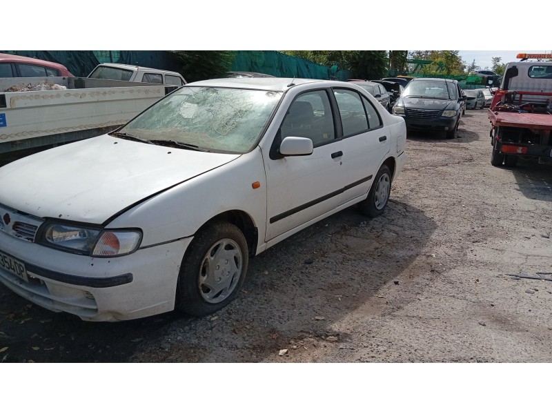 nissan almera i hatchback (n15) del año 2000