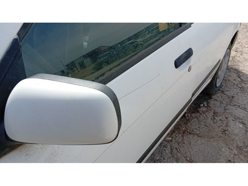 nissan almera i hatchback (n15) del año 2000